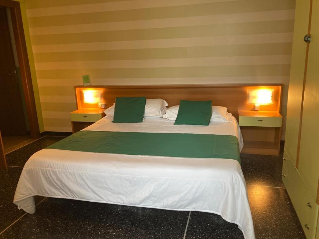 Albergo Glory Borghetto Santo Spirito Ngoại thất bức ảnh