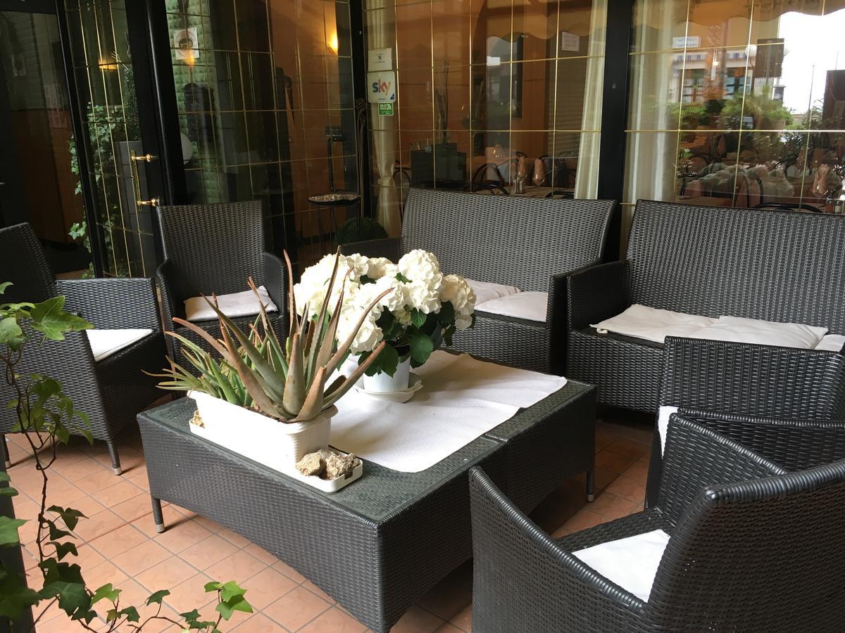 Albergo Glory Borghetto Santo Spirito Ngoại thất bức ảnh