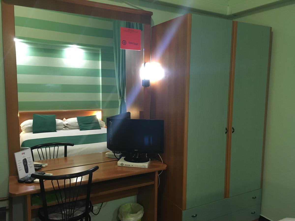 Albergo Glory Borghetto Santo Spirito Ngoại thất bức ảnh