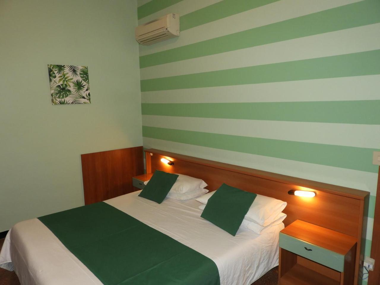 Albergo Glory Borghetto Santo Spirito Ngoại thất bức ảnh
