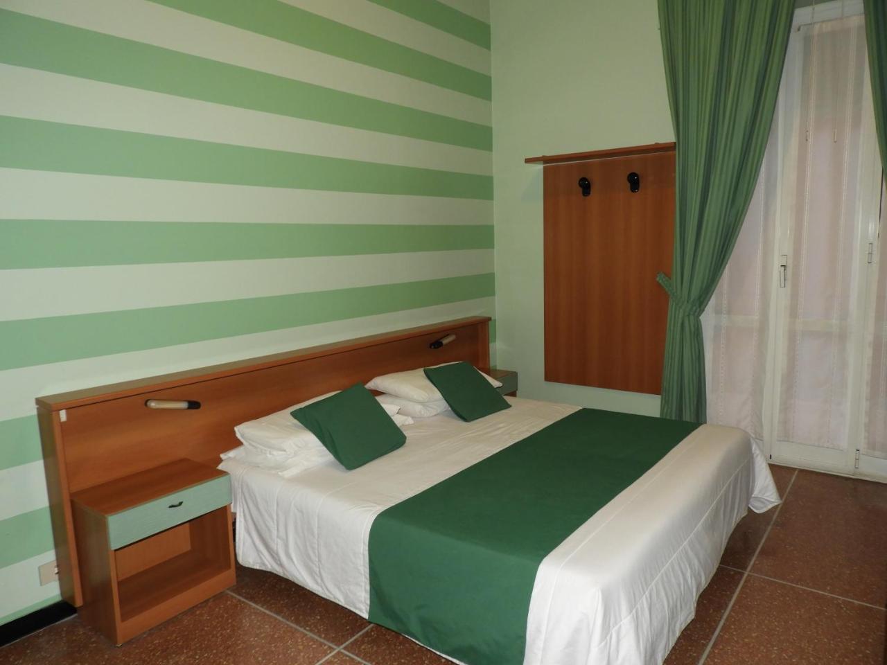 Albergo Glory Borghetto Santo Spirito Ngoại thất bức ảnh