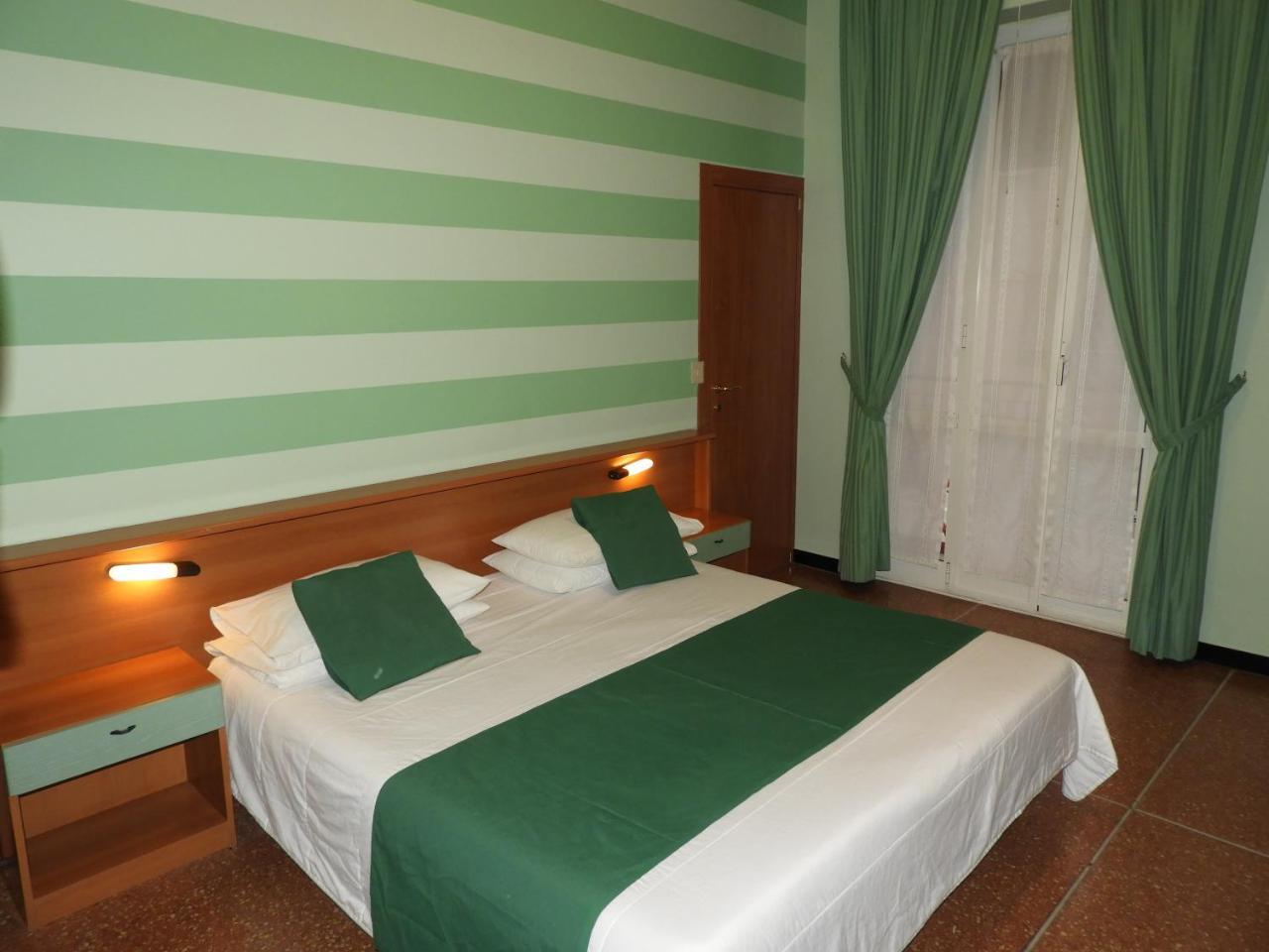Albergo Glory Borghetto Santo Spirito Ngoại thất bức ảnh